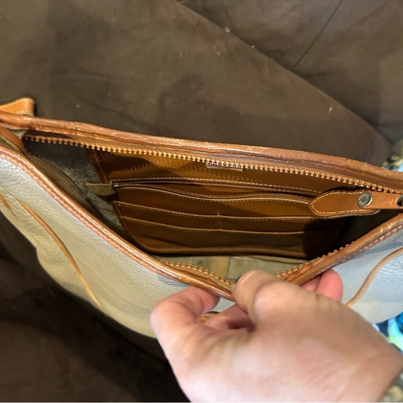 Vintage Dooney & Bourke Bag Large Crescent Sac AWLStyle R83 Taupe British Tan - Picture 4 of 5